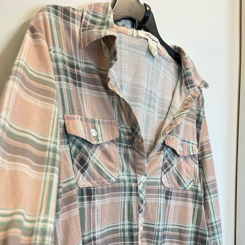 Passport Women’s Cozy Pink and Teal Flannel Size Large